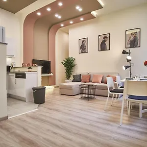 F4 Design Apartment- , Boedapest Hongarije